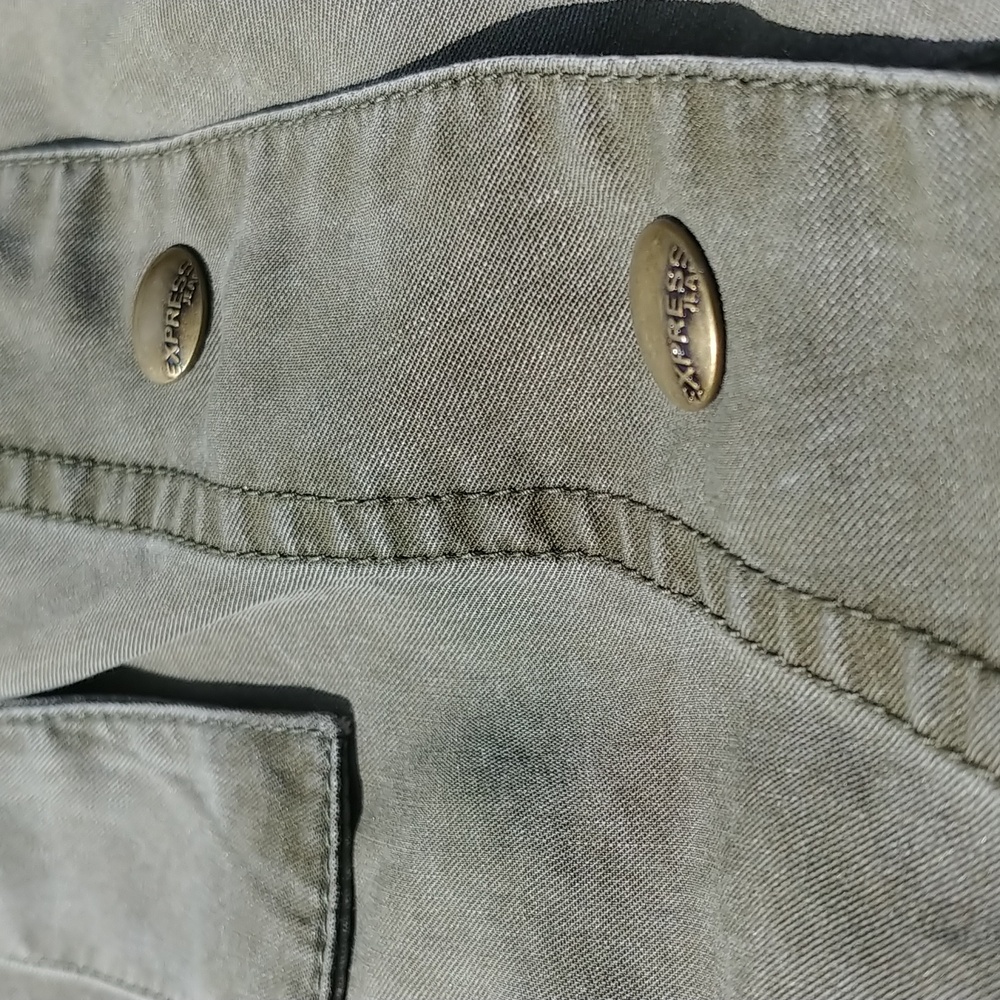 EXPRESS Front-Snap Skirt - Picture 3 of 13